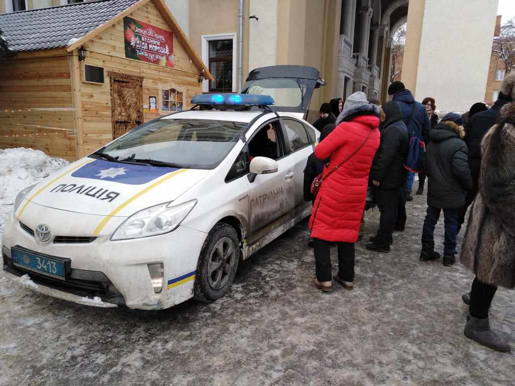 Полтавська малеча святкувала Різдво разом з патрульними поліцейськими. ФОТО