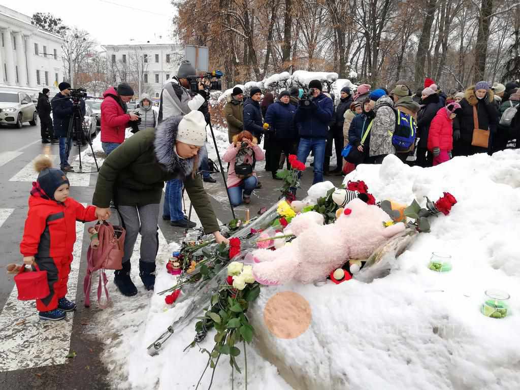 Полтавці вшановують загиблого після ДТП Артема Левченка. ФОТО. ВІДЕО. ОНОВЛЮЄТЬСЯ