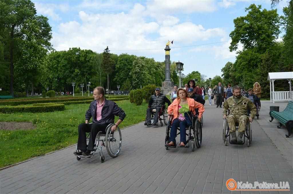 Влада на візках: у Полтаві депутати перевірили на собі доступність міста для людей з інвалідністю