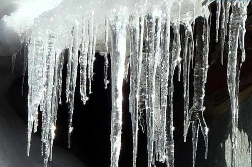 На Полтавщині дівчинці на голову впала бурулька