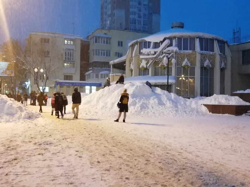 У найближчі дні буде сильний сніг, на дорогах – ожеледиця