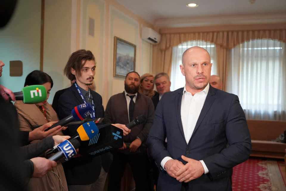 Полтавець іде в президенти: задекларував жомову яму та мільйон