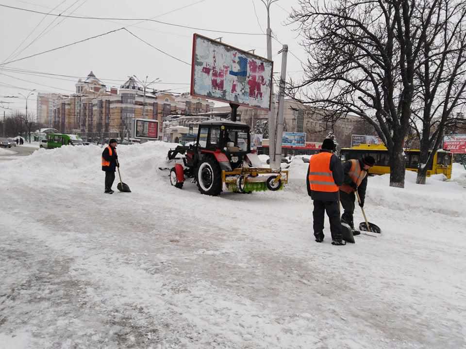 Негода у Полтаві: скільки техніки працювало вночі та яка ситуація з транспортом