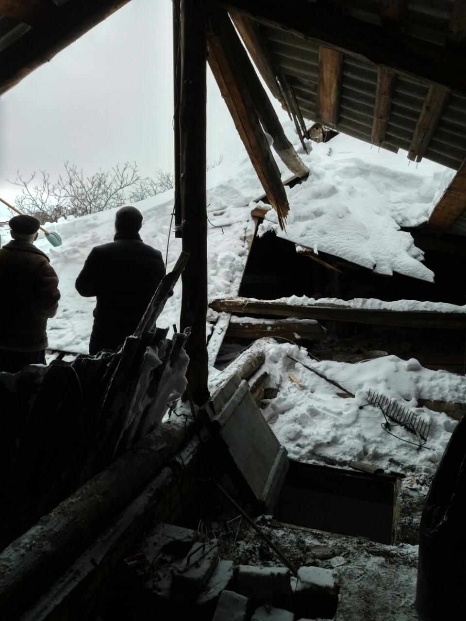 У Полтаві під вагою снігу обвалилася покрівля будинку