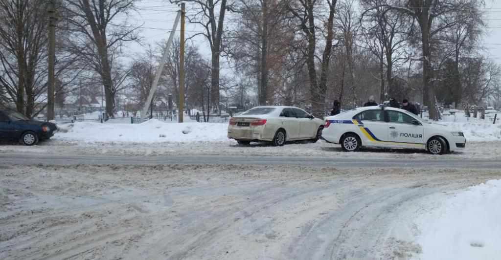 ДТП у Миргороді: зіткнулися легковик та авто поліцейських 
