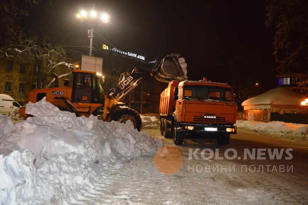 Як у Полтаві чистять сніг та куди його вивозять. ФОТО, ВІДЕО
