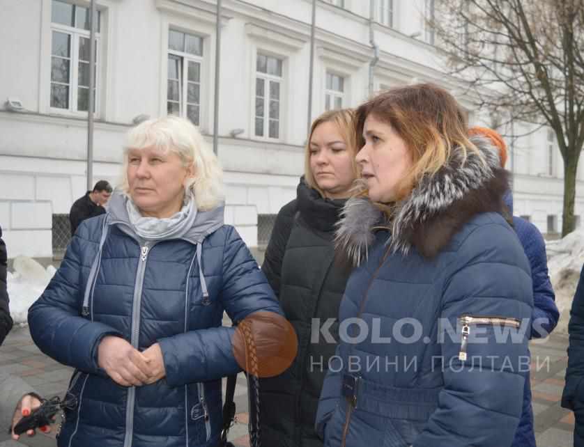 Хто винен і що робити: полтавці пішли до міської ради, щоб обговорити проблему падіння бурульок та снігових брил