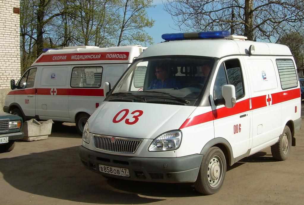 Лежачій полтавці пішки у Кременчуцьку лікарню: Коло допомагає транспортувати