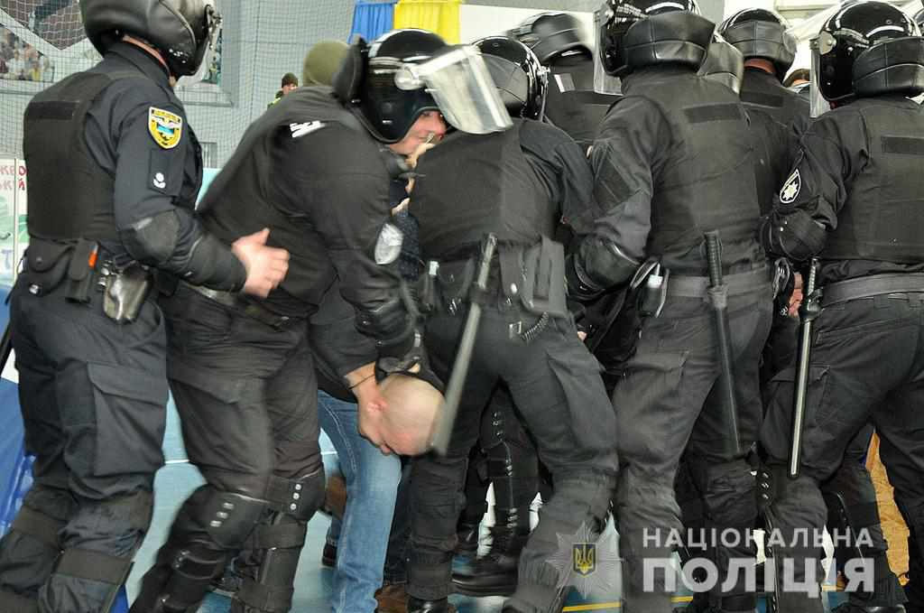 Полтавські спецпризначенці, військовослужбовці й рятувальники відпрацювали дії при нестандартних ситуаціях під час виборів. ФОТО, ВІДЕО