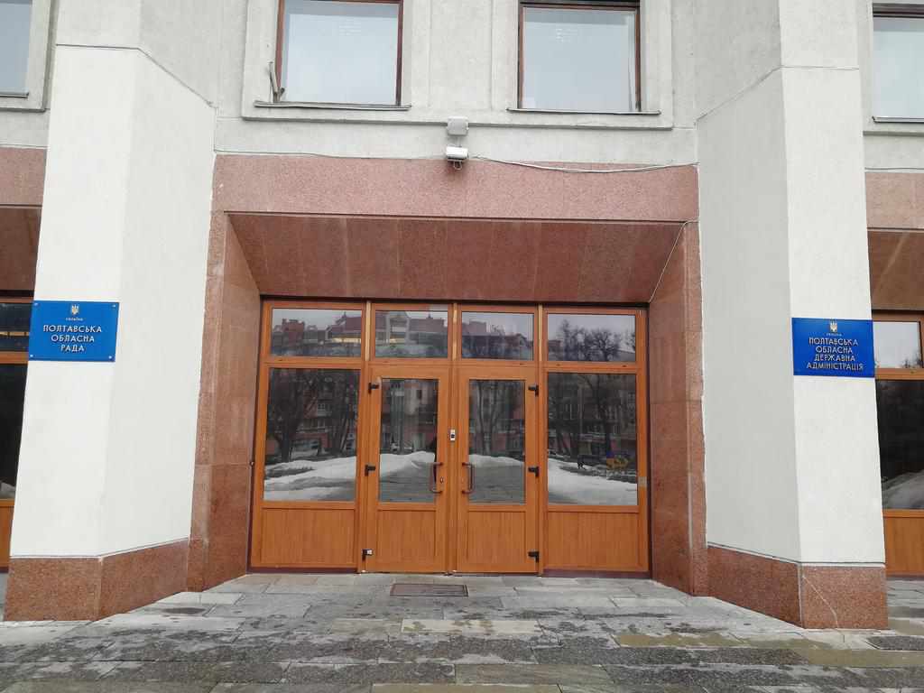 Полтавська ОДА після обшуків та звинувачень перших осіб у злочинах: як справи. ФОТО