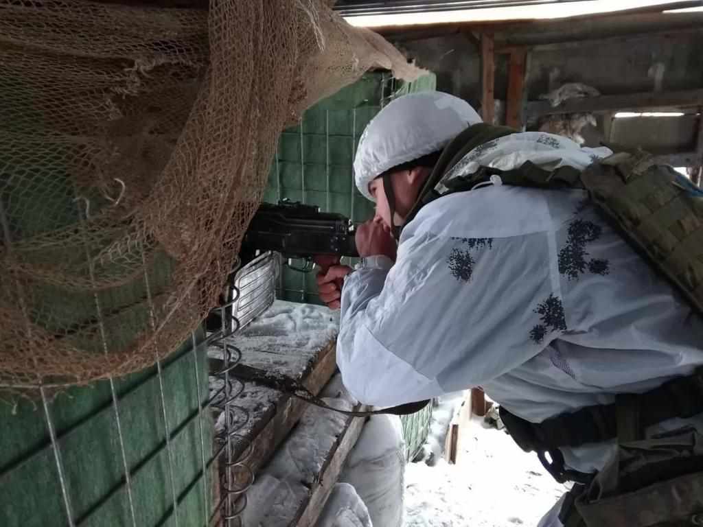 По позиціях українських захисників в районі Гнутового працював снайпер: за добу – один поранений