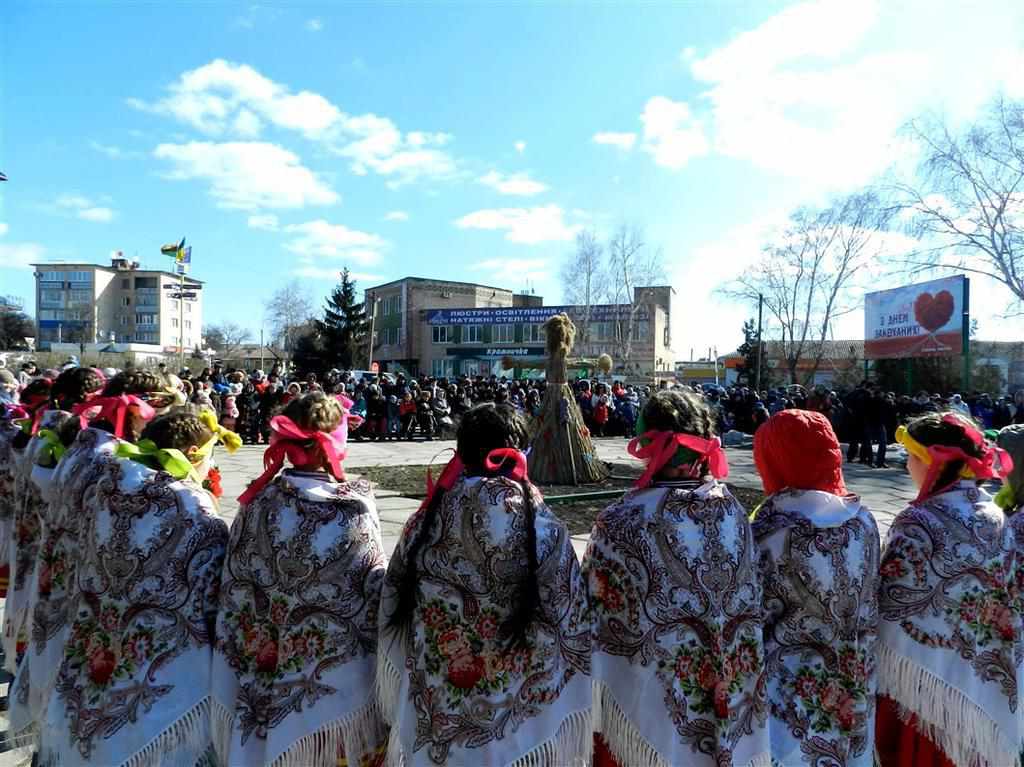 Роздали тисячу вареників та триста оладок: про свято Масляної у Нових Санжарах. ФОТО, ВІДЕО