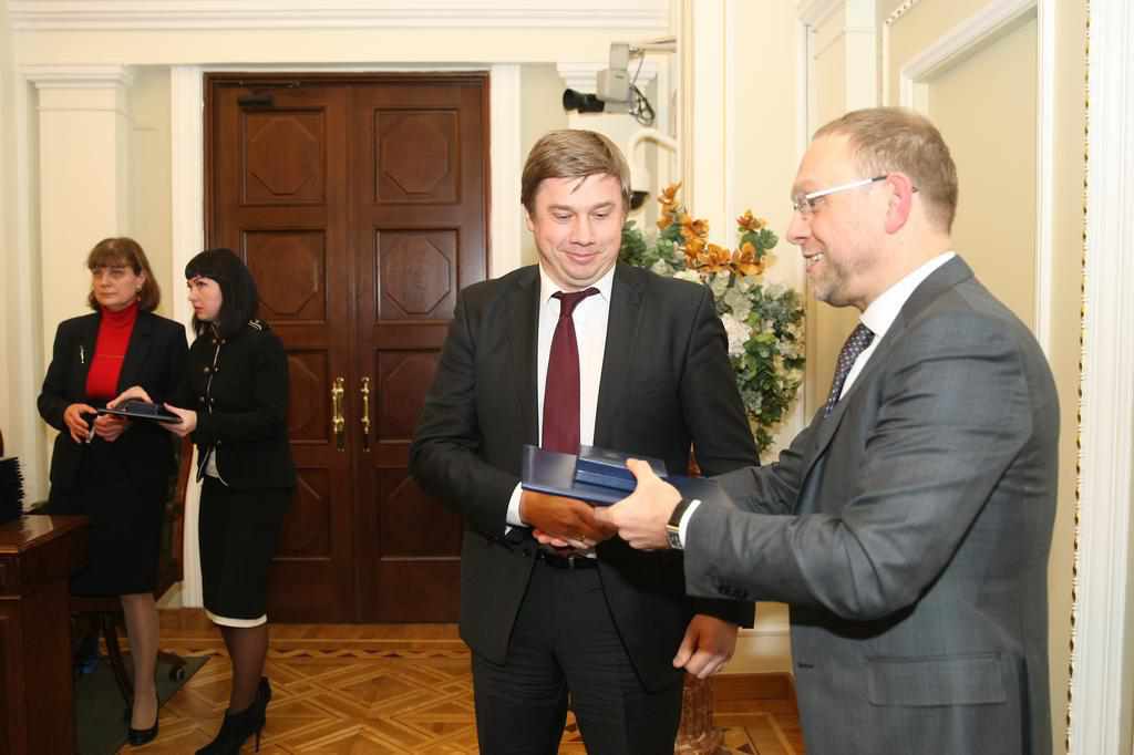 Голова Полтавської облради приїхав до Києва проштовхувати законопроект 3038 і отримав відзнаку Верховної Ради 