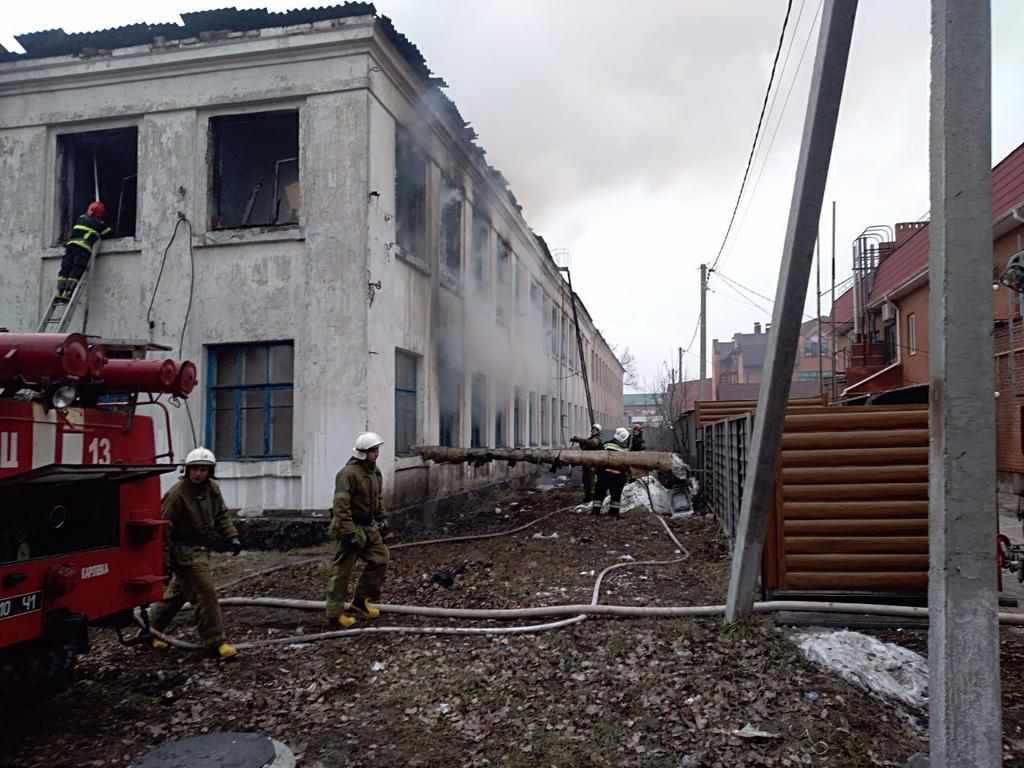 На Полтавщині горіла будівля колишньої школи. ФОТО