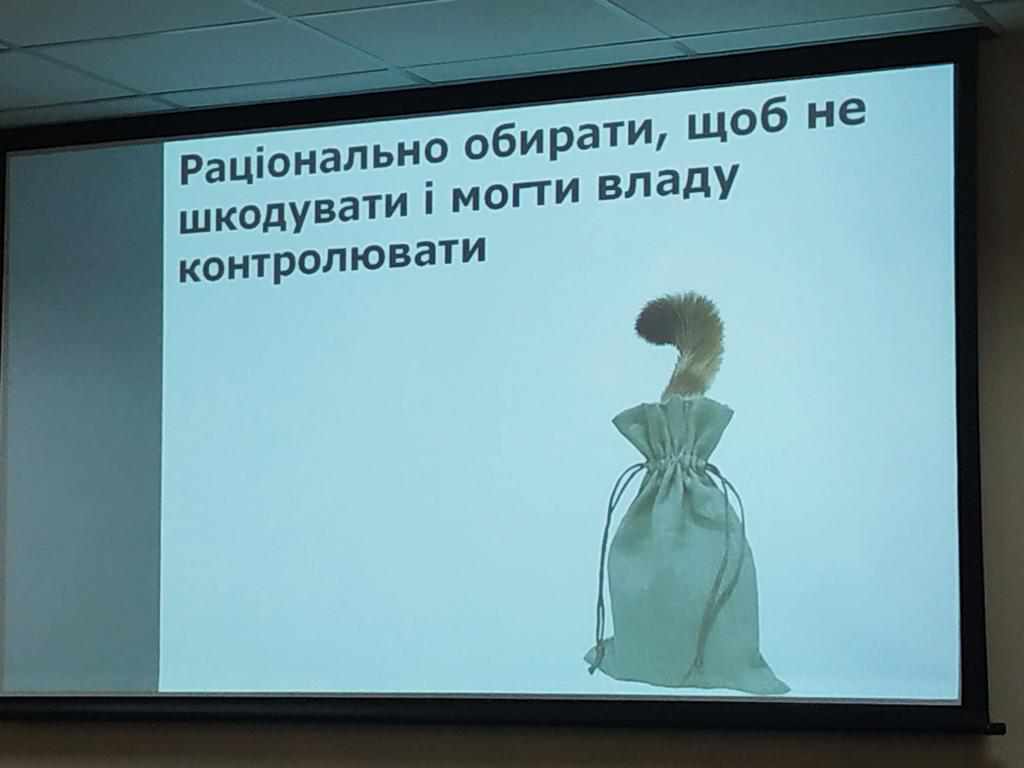 Щоб не обирати кота у мішку: у Полтаві показали онлайн-інструмент порівняння програм топ-10 кандидатів у президенти. ФОТО, ВІДЕО