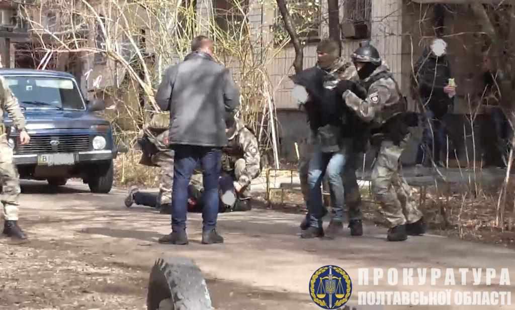 Побили до коми і забрали «здобичі» на 70 тисяч: у Полтаві затримали причетних до побиття підприємця