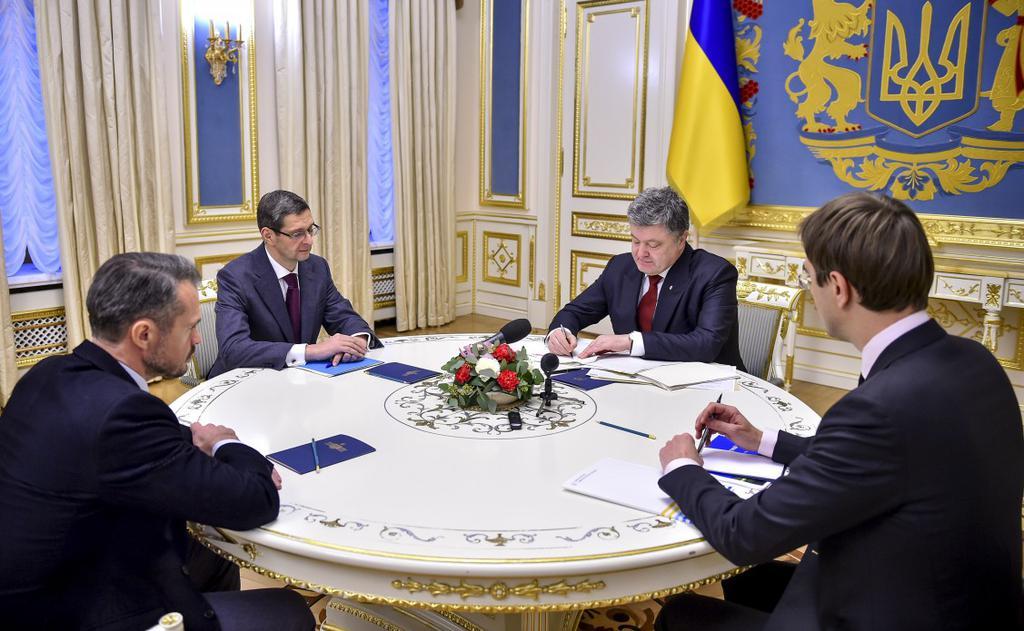 Президент підписав закони, які дозволять пришвидшити будівництво нових доріг в Україні