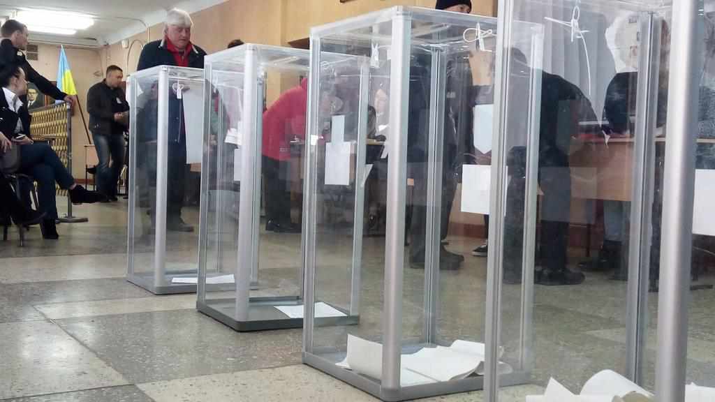Як полтавці на голосування вранці прийшли: «Треба швидко проголосувати, бо зараз бабусі набіжать»