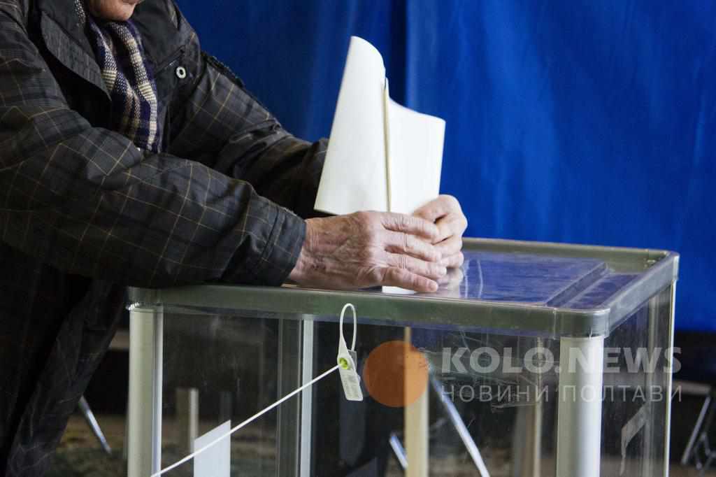 Полтавщина голосує: не всі дільниці відкрилися вчасно, спостерігачі і поліція фіксують порушення