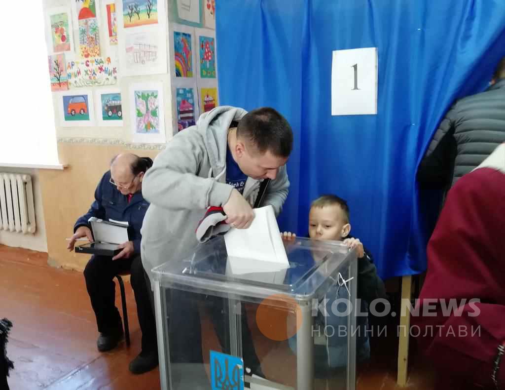 Як обирають Президента на Червоному Шляху в Полтаві. ФОТО