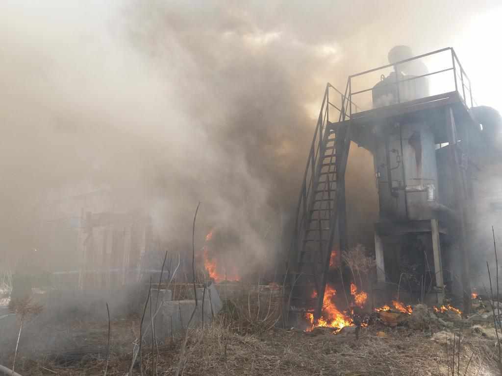У Полтаві сьогодні сталася пожежа на території колишнього молокозаводу. ФОТО
