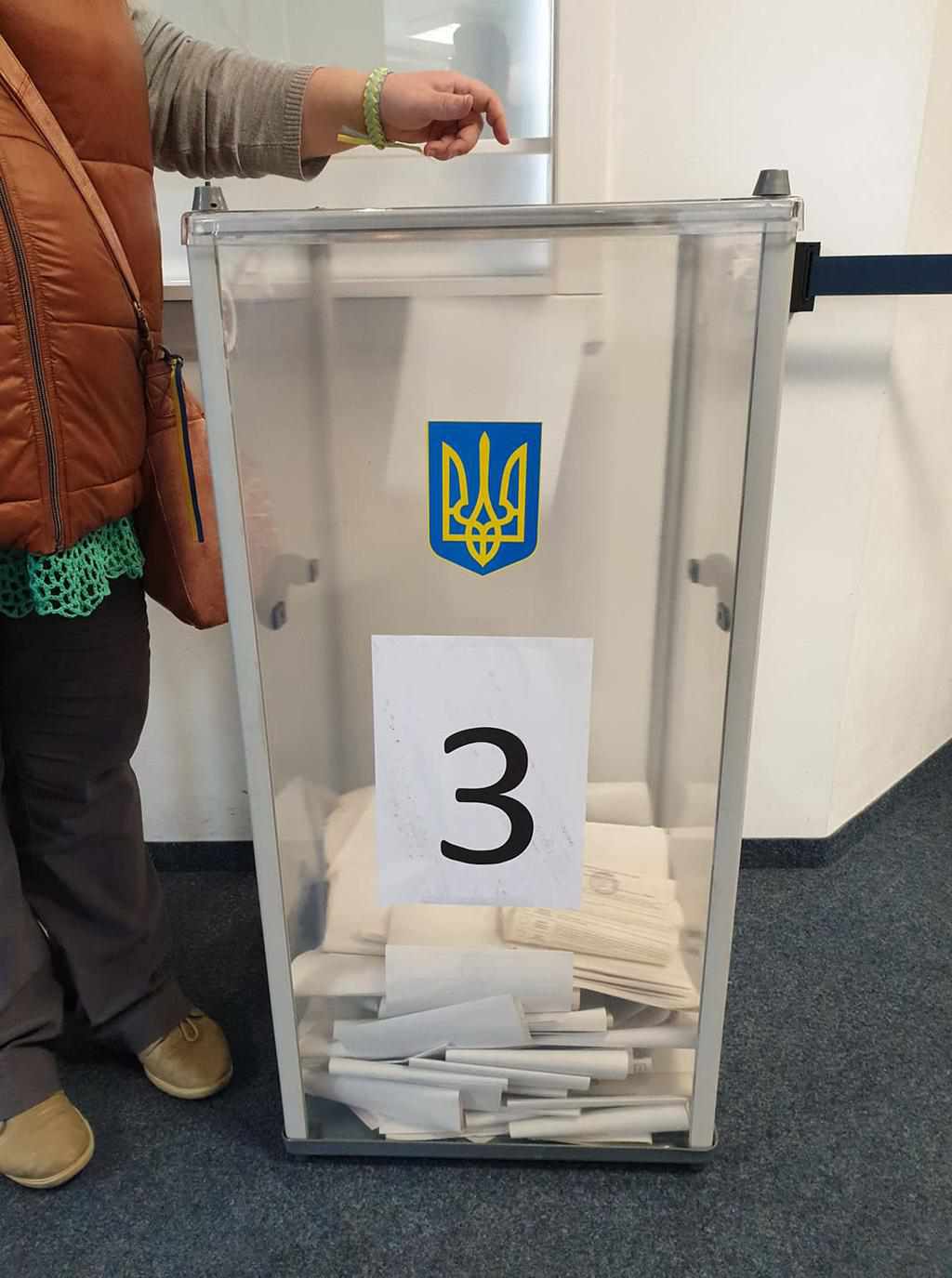 За кого голосували українці в різних країнах світу