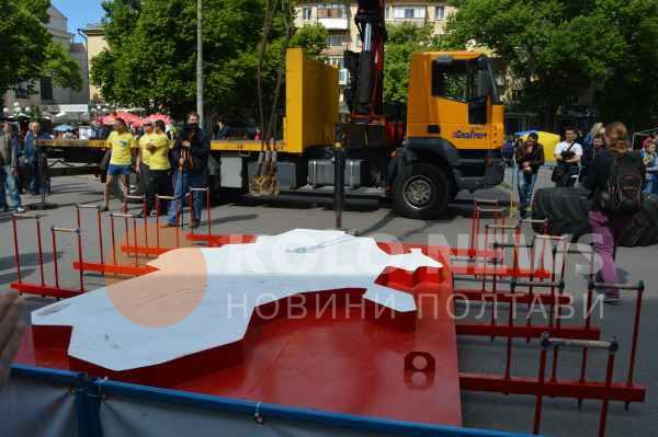 У Гадячі на стадіоні встановлять 25-тонну карту України