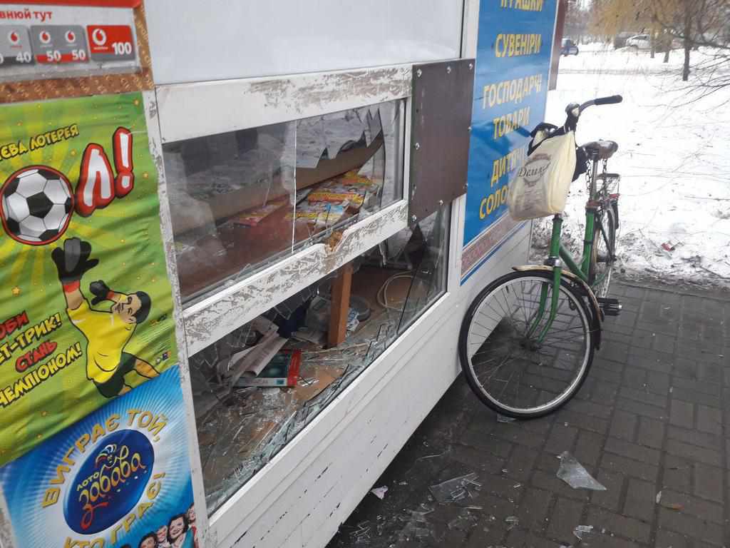 На Полтавщині двох школярів спіймали, коли вони «обносили» кіоск