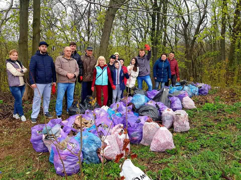 Полтавці причепурили дендропарк: 500 мішків сміття. ФОТО