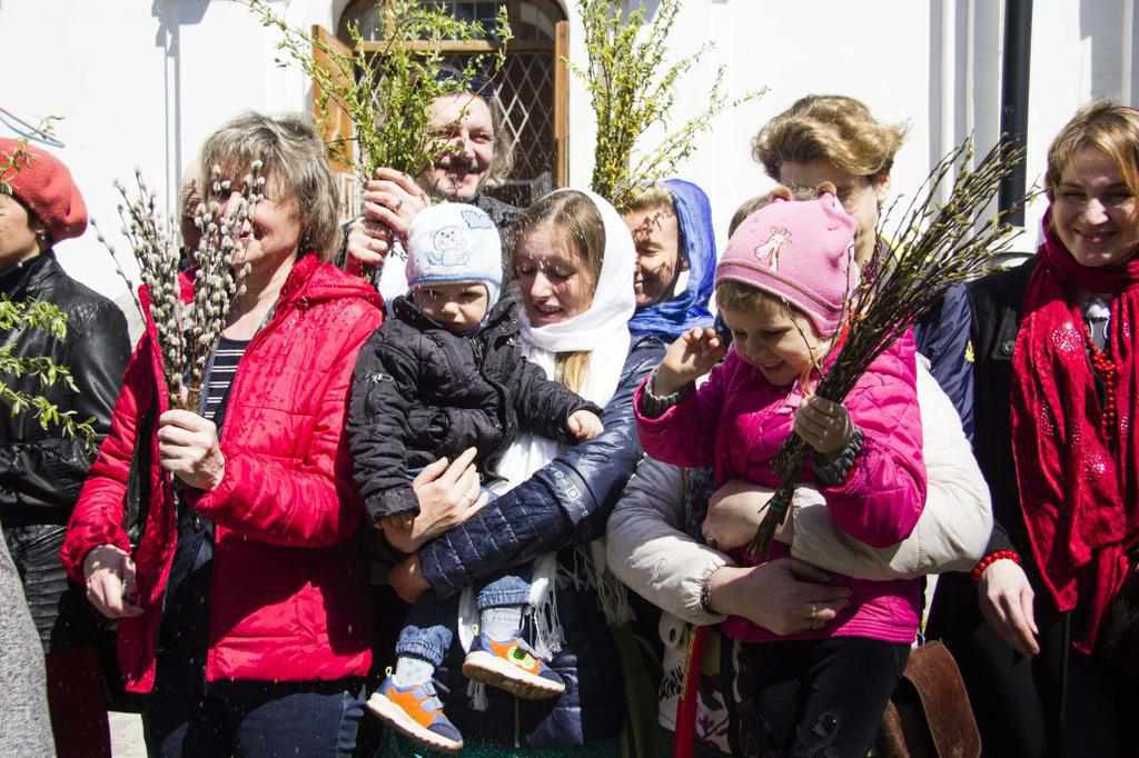 Полтавці освятили вербу: завтра починається останній тиждень Великого посту. ФОТО