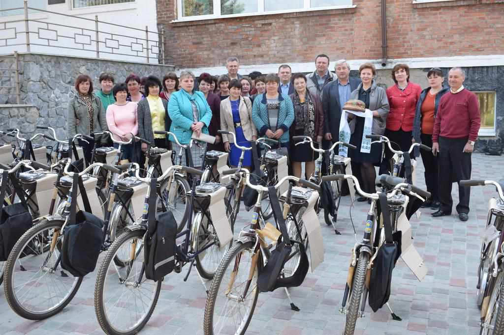 На Полтавщині листоношам закупили велосипеди
