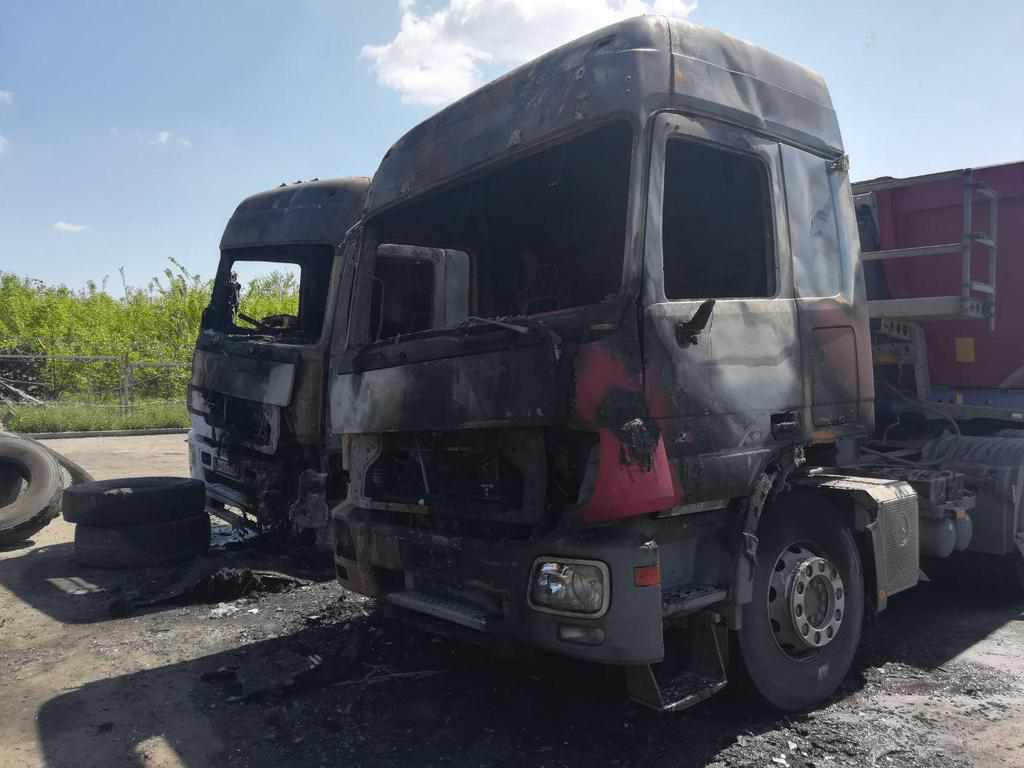 Під Полтавою сталась пожежа: згоріла дорожня техніка. ФОТО 