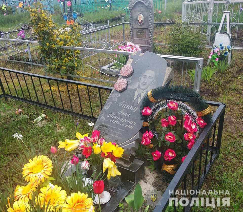На Полтавщині школярі пошкодили понад двадцять надгробків