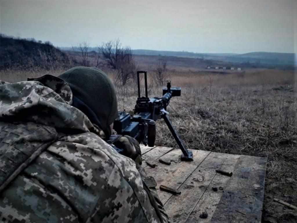 Позиції Об’єднаних сил на Донбасі обстріляли 16 разів: двоє українських військовослужбовців поранені