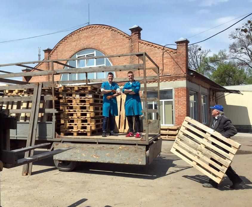 Полтавський коледж обладнує куточок для відпочинку, дбаючи про довкілля. ФОТО