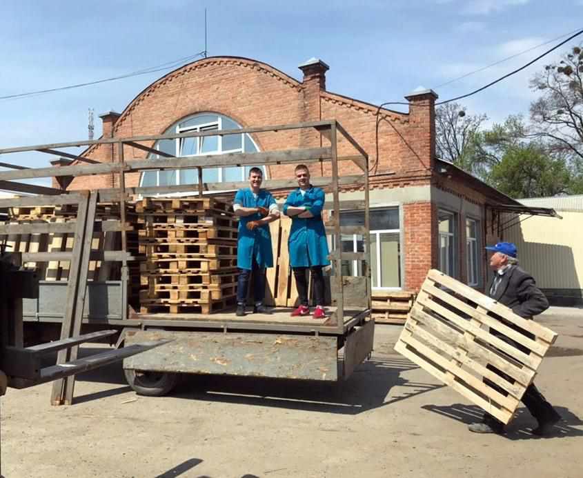 Полтавський коледж обладнує куточок для відпочинку, дбаючи про довкілля. ФОТО 