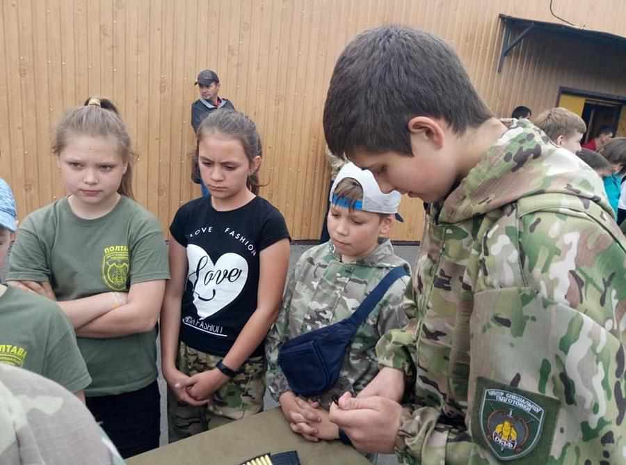 У Полтаві малеча та молодь стріляли з пневматичної зброї