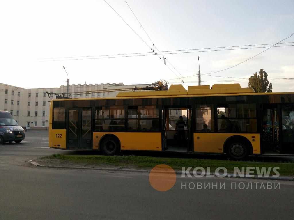 Полтавський студент порізав чоловіка у тролейбусі за зауваження