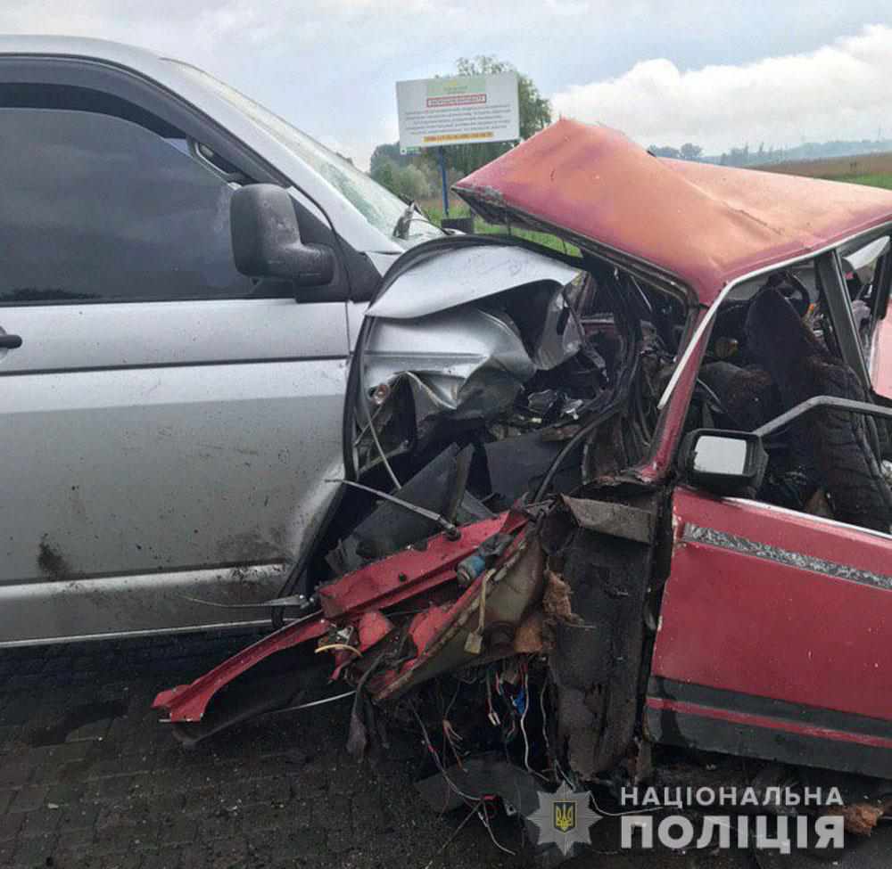 ДТП у Кременчуці – зіткнулися ВАЗ і мікроавтобус