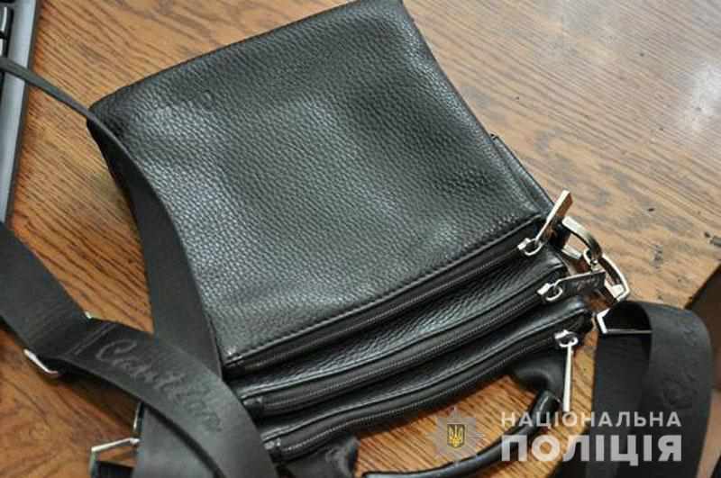 На Полтавщині чоловік украв портмоне з незачиненого автомобіля