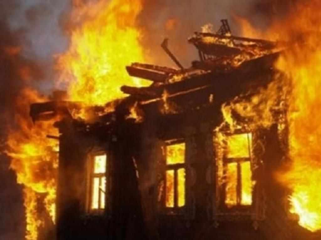 На Полтавщині в пожежі жінка обпекла обличчя й руки