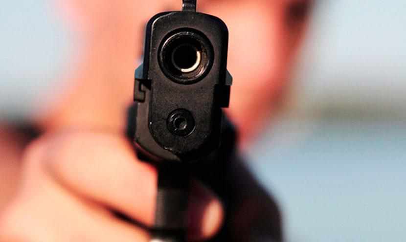 У Полтаві дівчині прострелили ногу, імовірно, з вікна багатоквартирного будинку