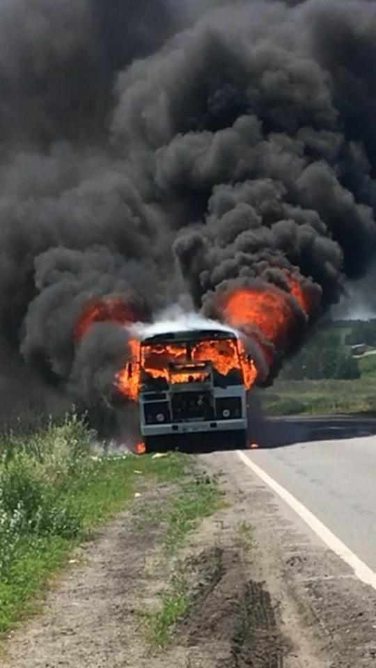 На Полтавщині на ходу загорівся автобус