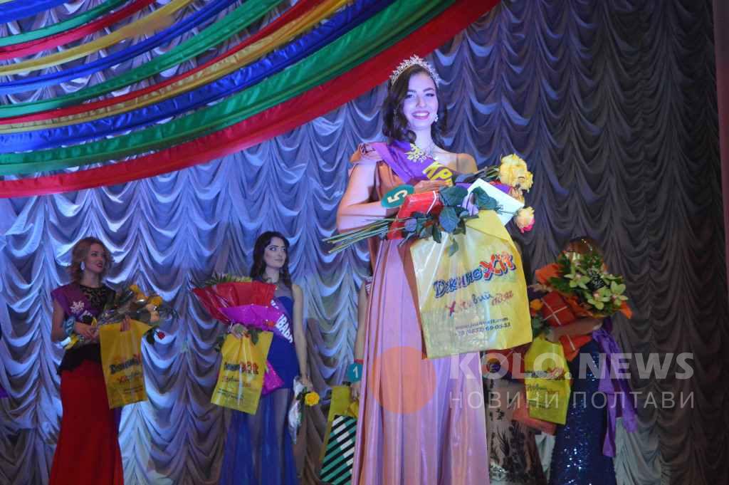 Обрали «Красуню Полтави – 2016»: переможниці оплатили рік навчання в університеті