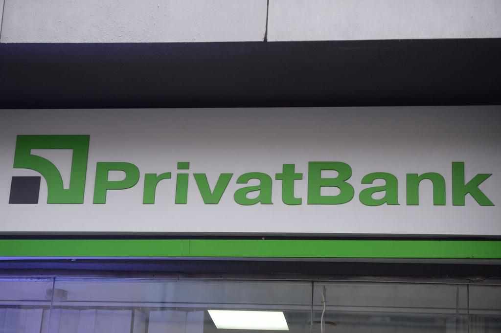 Кабмін: Приватбанк стає державним 