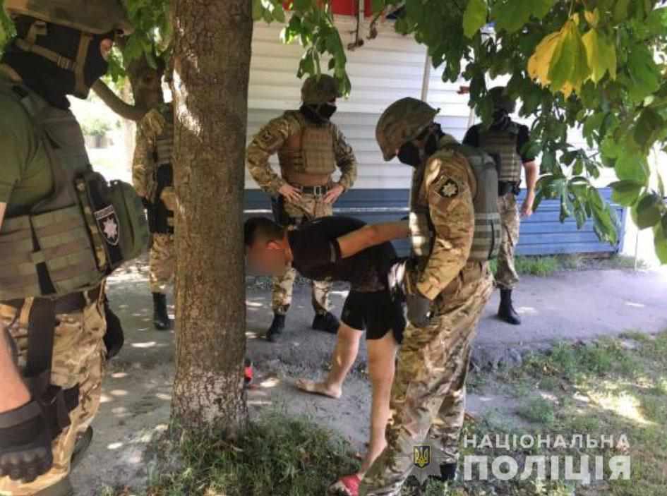 На Полтавщині затримали чоловіка, що торгував зброєю