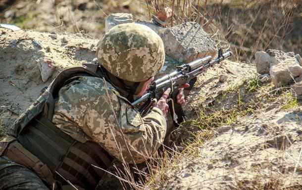 Окупанти на Донбасі знову застосували артилерію: поранений український захисник, двоє отримали бойові травми