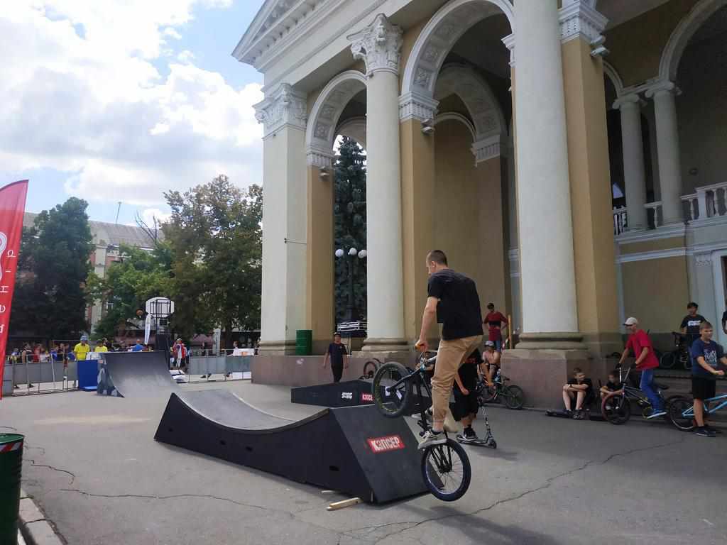 У Полтаві проходить фестиваль вуличних культур. ФОТО