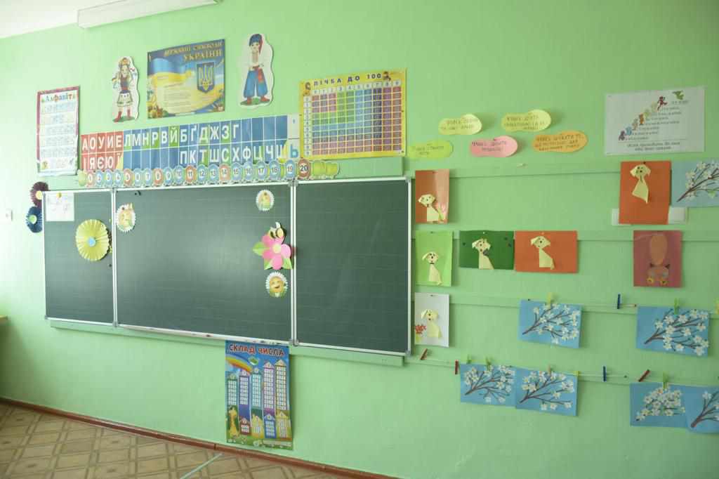 Агрофірма «Подоляка» укомплектувала клас для першокласників Байрацької школи Диканського району на 120 тисяч гривень