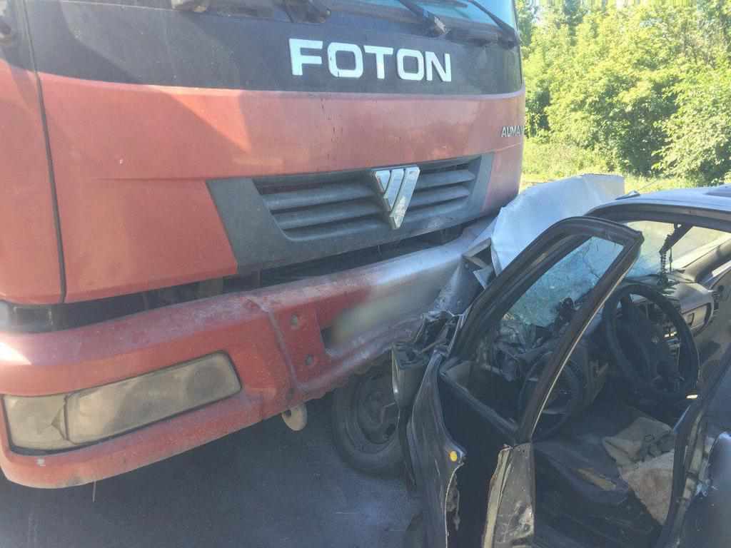 У Полтавській області вантажівка влетіла в легковий Opel: водій у тяжкому стані. ФОТО, ВІДЕО